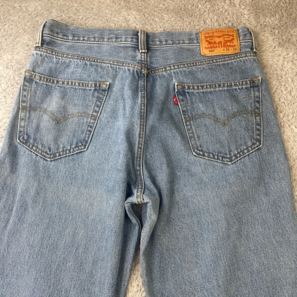 Levi's 550 Relaxed Fit Jeans Mens 36x29 (36X26 READ) Light Wash Blue Tapered